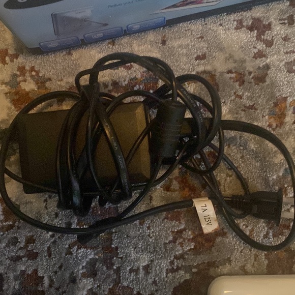 Samsung Digital Frame - Brand new with box - Picture 6 of 10